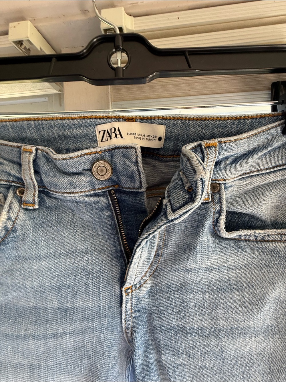 Zara Faded Light Blue Denim Jeans size 4